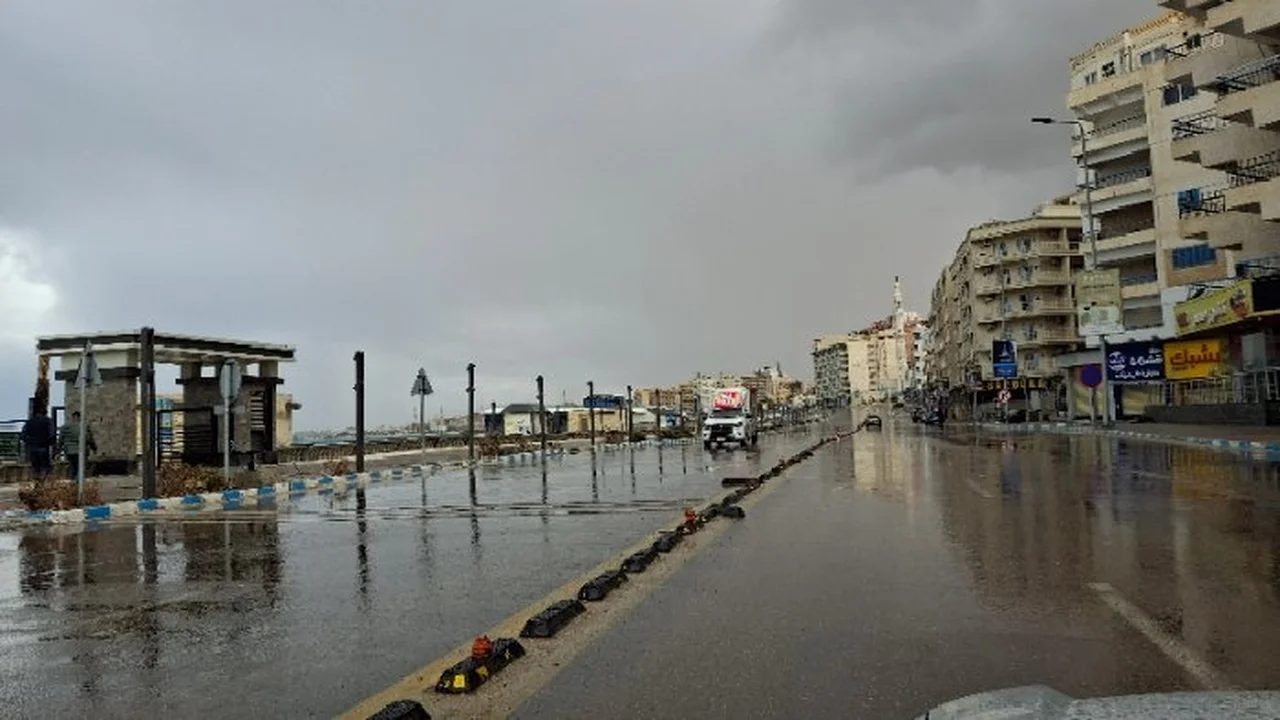 أمطار خفيفة إلى متوسطة تضرب مطروح مع توقعات باستمرارها طوال اليوم